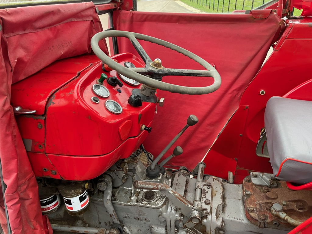 Massey Ferguson 148