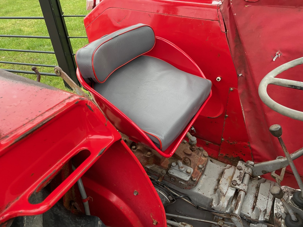 Massey Ferguson 148