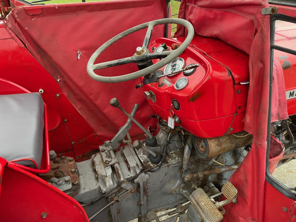 Massey Ferguson 148