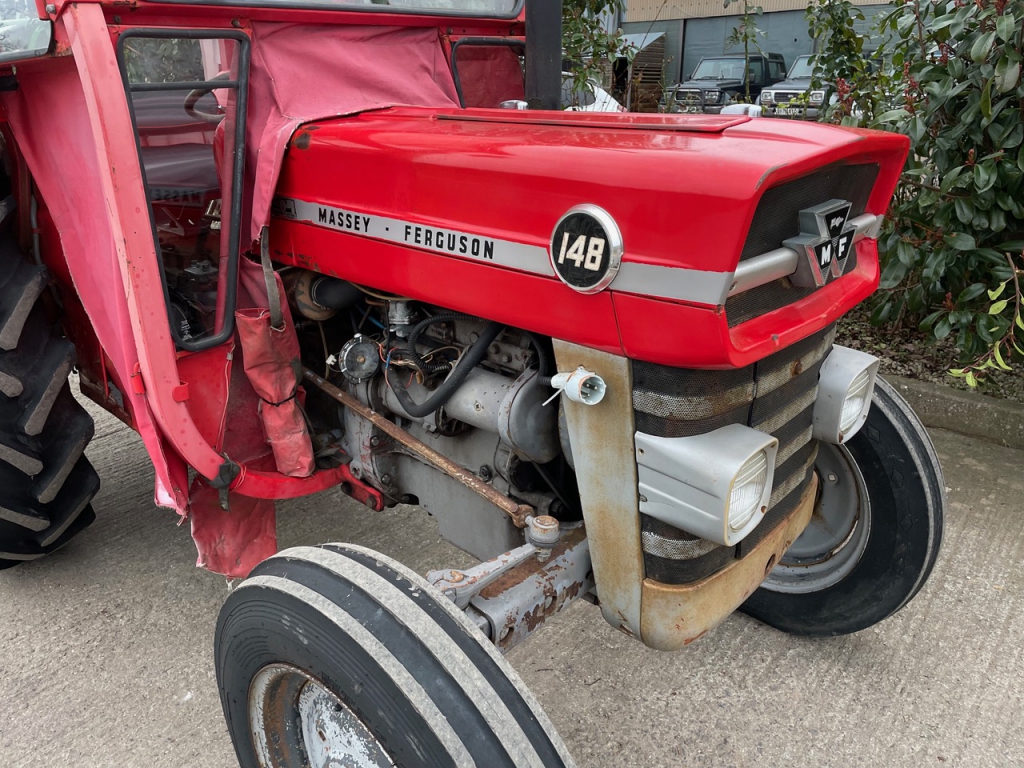 Massey Ferguson 148