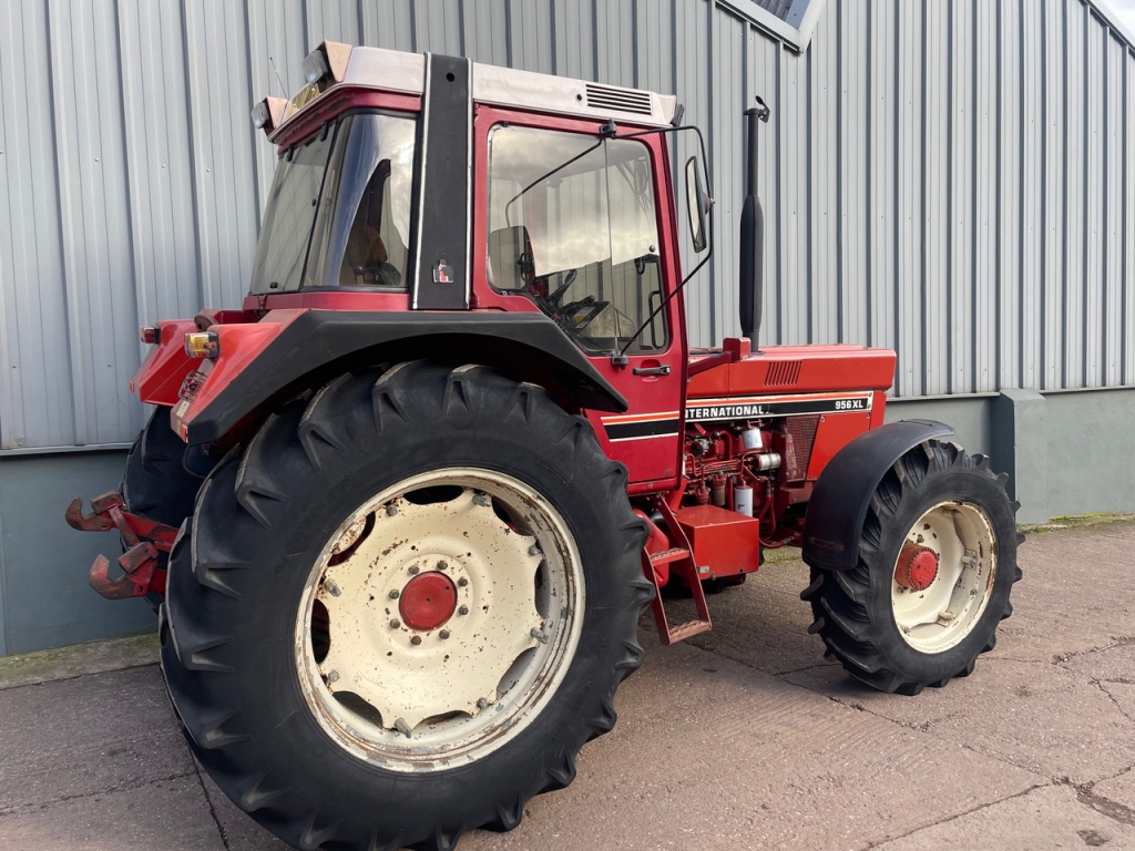 International 956XL