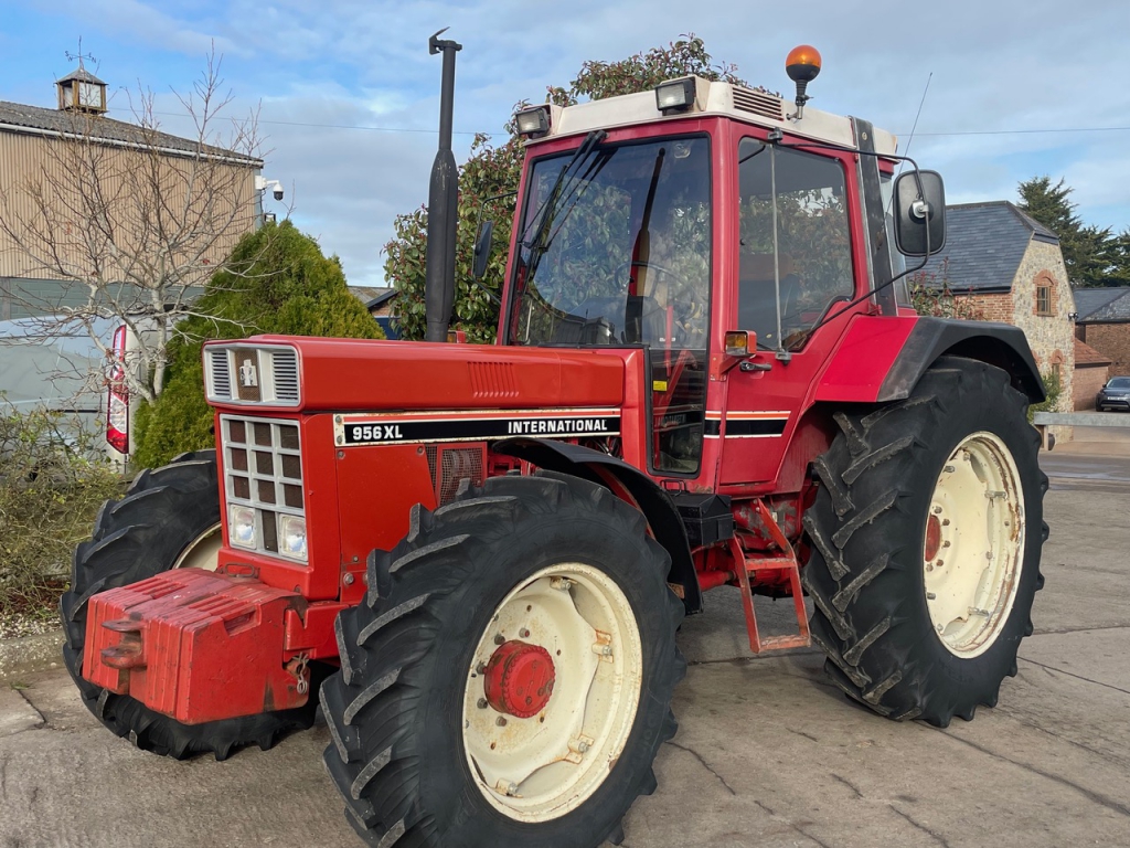 International 956XL