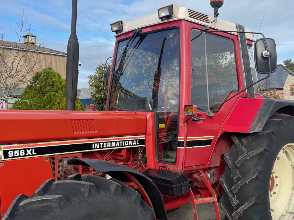 International 956XL