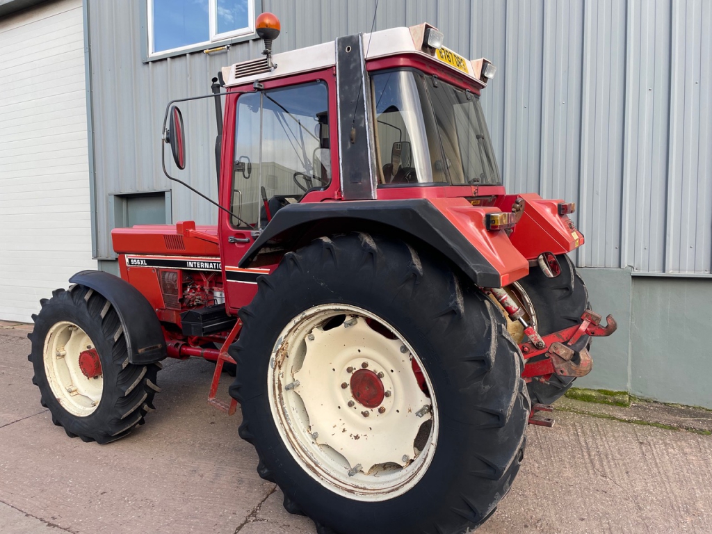 International 956XL