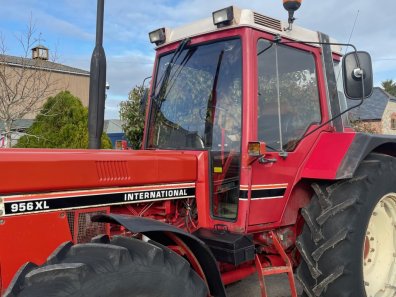International 956XL