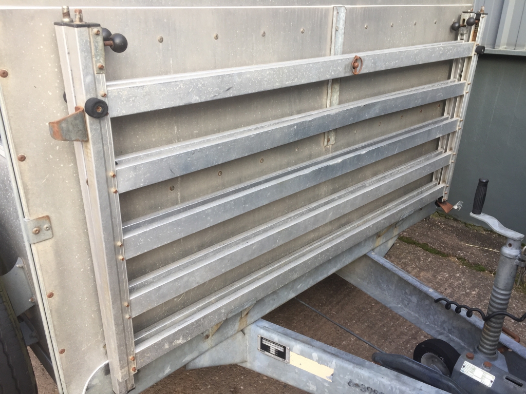 Ifor Williams TA510G 12ft livestock trailer