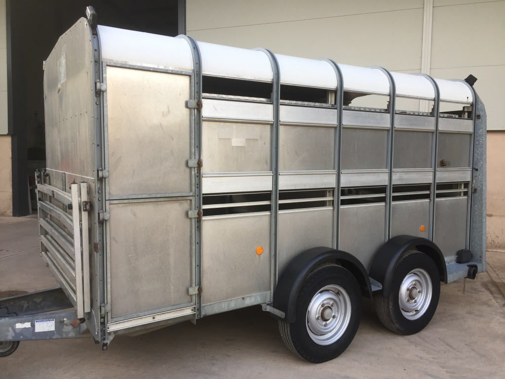 Ifor Williams TA510G 12ft livestock trailer