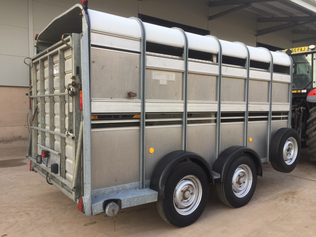 Ifor Williams TA510G 12ft livestock trailer