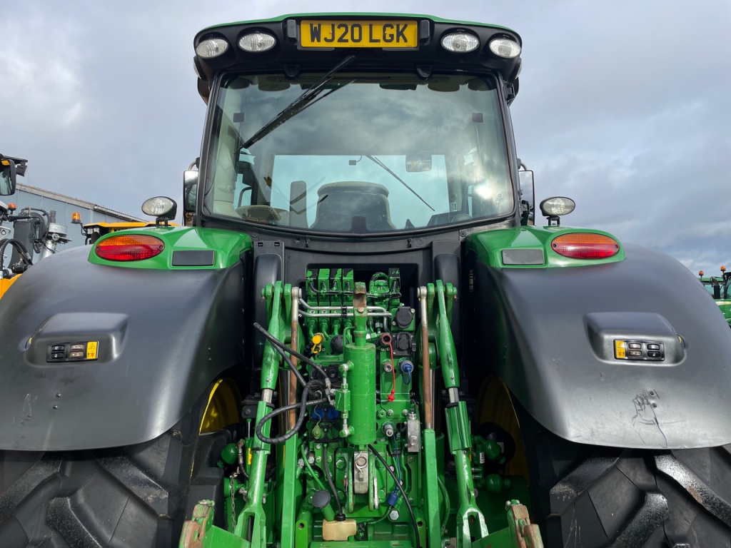 John Deere 6215R