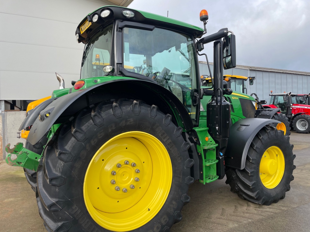 John Deere 6215R