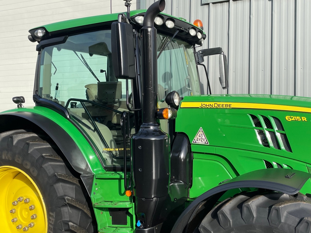 John Deere 6215R