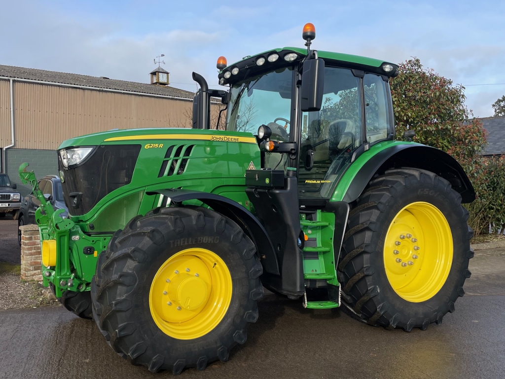 John Deere 6215R