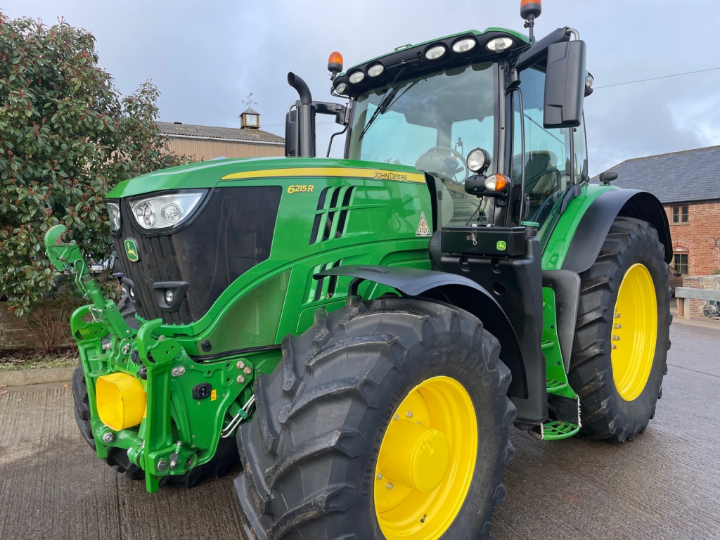 John Deere 6215R