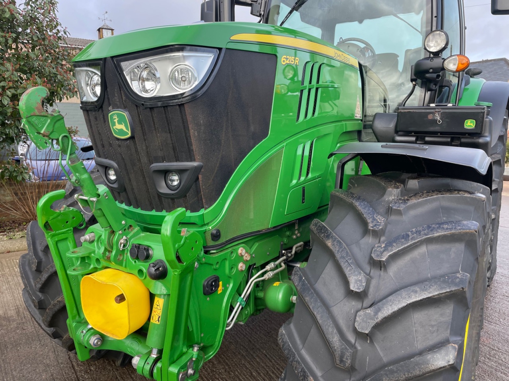 John Deere 6215R