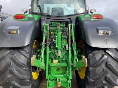 John Deere 6215R