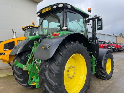 John Deere 6215R