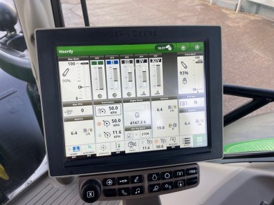 John Deere 6215R