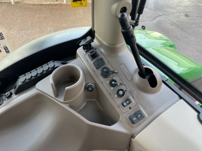 John Deere 6215R