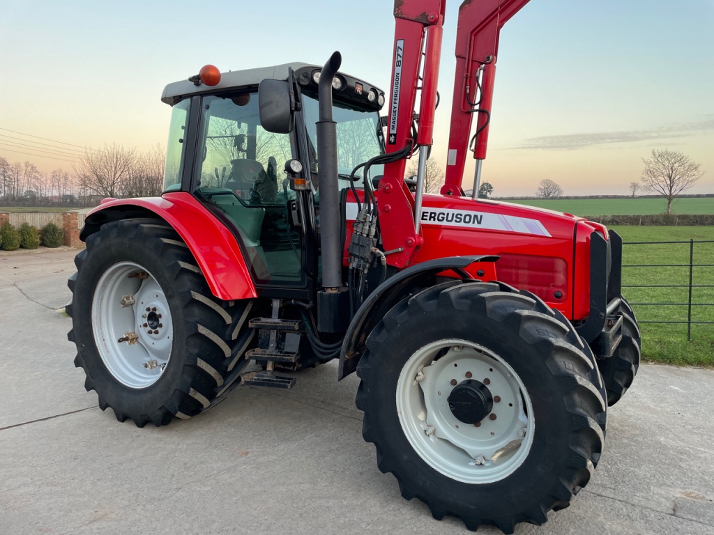 Massey Ferguson 5465