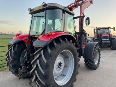 Massey Ferguson 5465