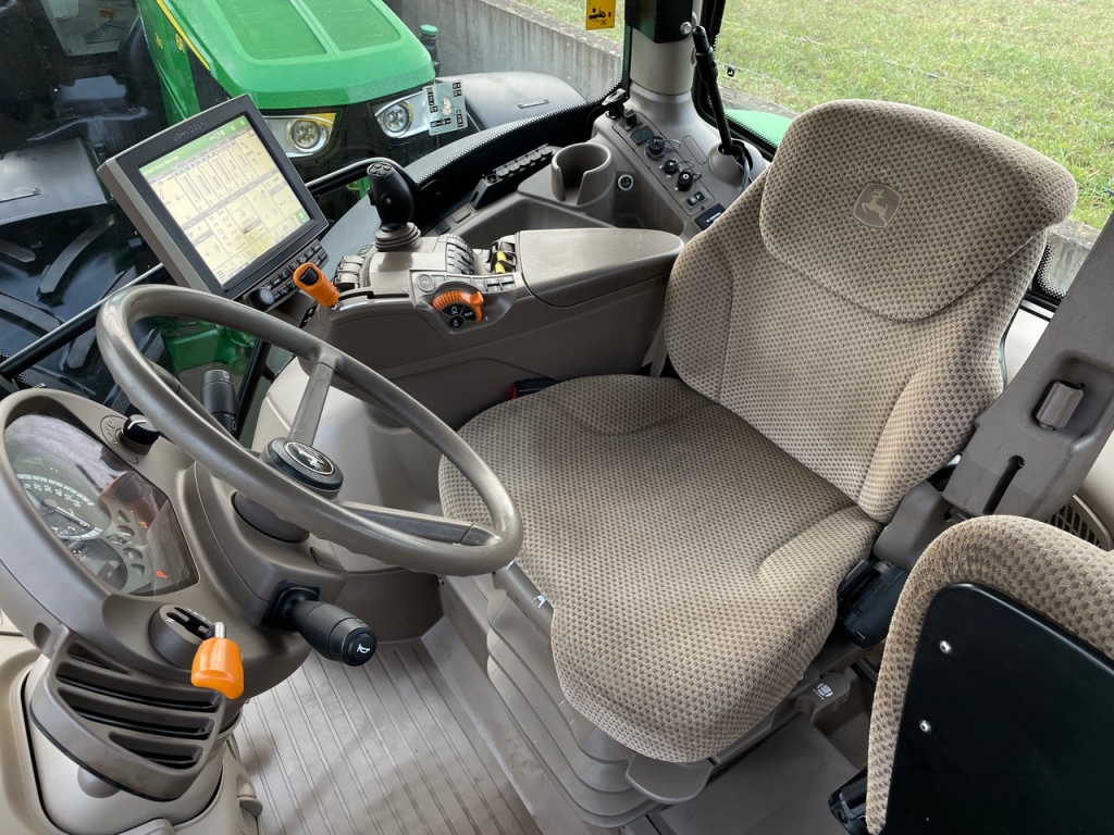 John Deere 6175R