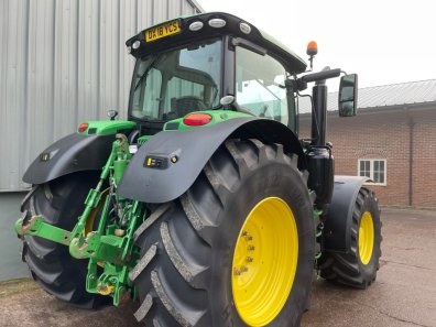 John Deere 6175R