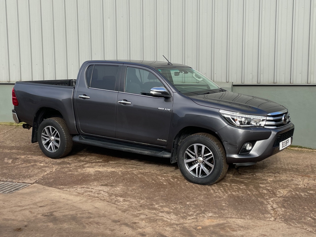 Toyota Hi-Lux Invincible 2.4 diesel