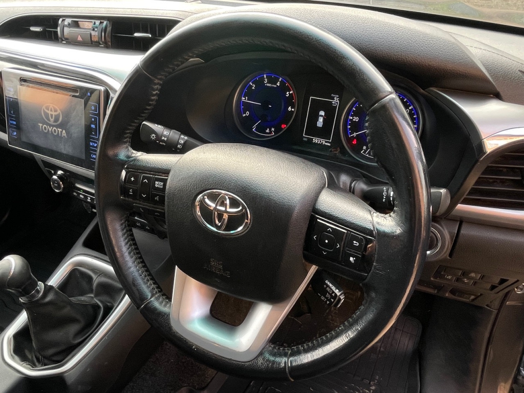 Toyota Hi-Lux Invincible 2.4 diesel