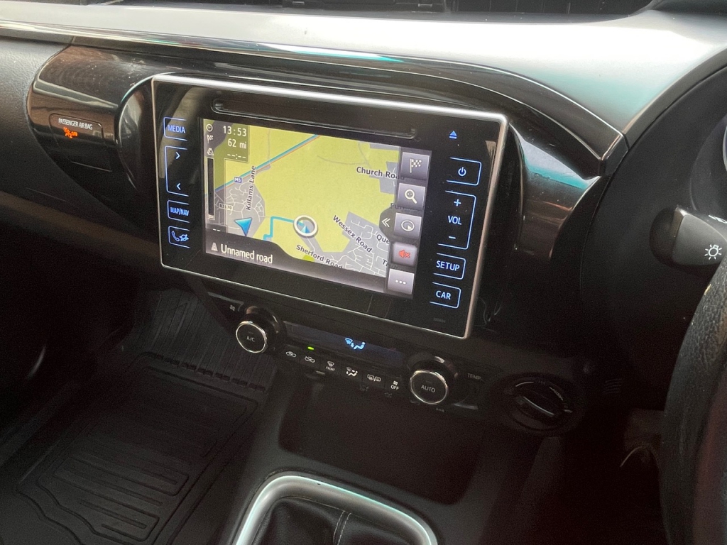 Toyota Hi-Lux Invincible 2.4 diesel