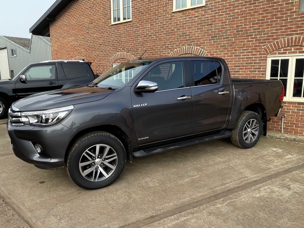 Toyota Hi-Lux Invincible 2.4 diesel