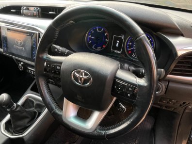Toyota Hi-Lux Invincible 2.4 diesel