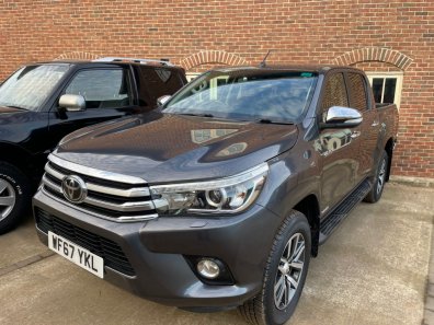 Toyota Hi-Lux Invincible 2.4 diesel