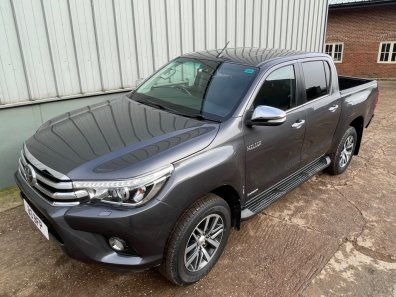 Toyota Hi-Lux Invincible 2.4 diesel