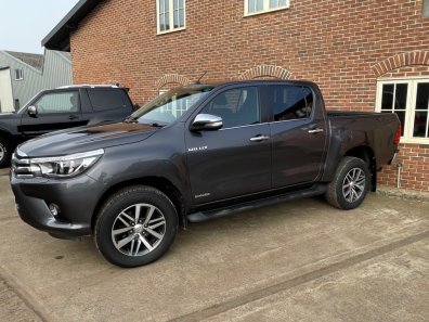 Toyota Hi-Lux Invincible 2.4 diesel