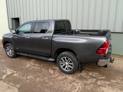 Toyota Hi-Lux Invincible 2.4 diesel