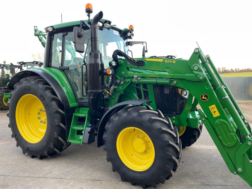 John Deere 6120M