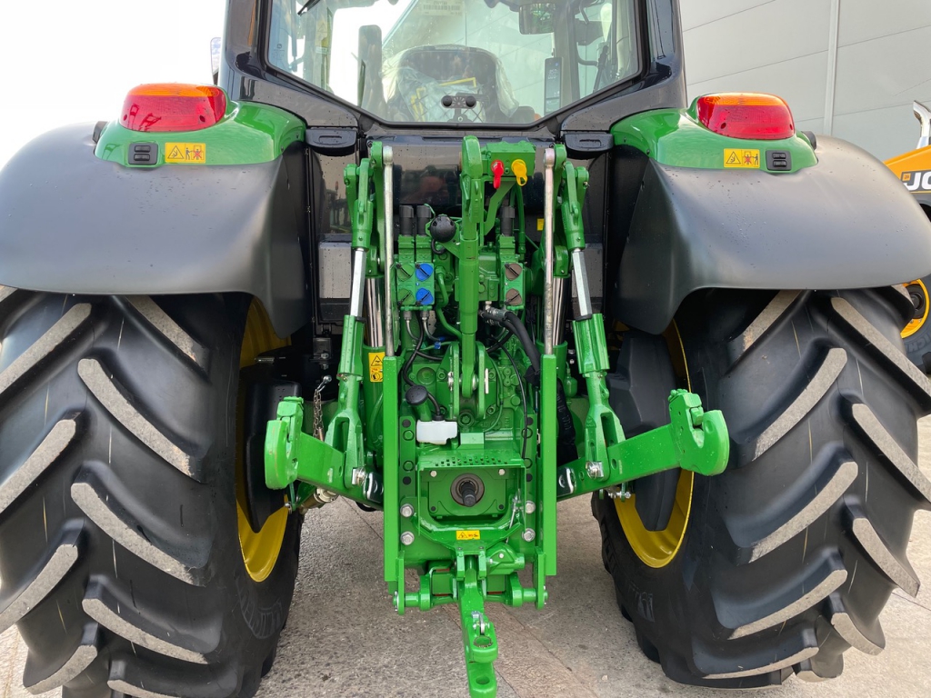 John Deere 6120M