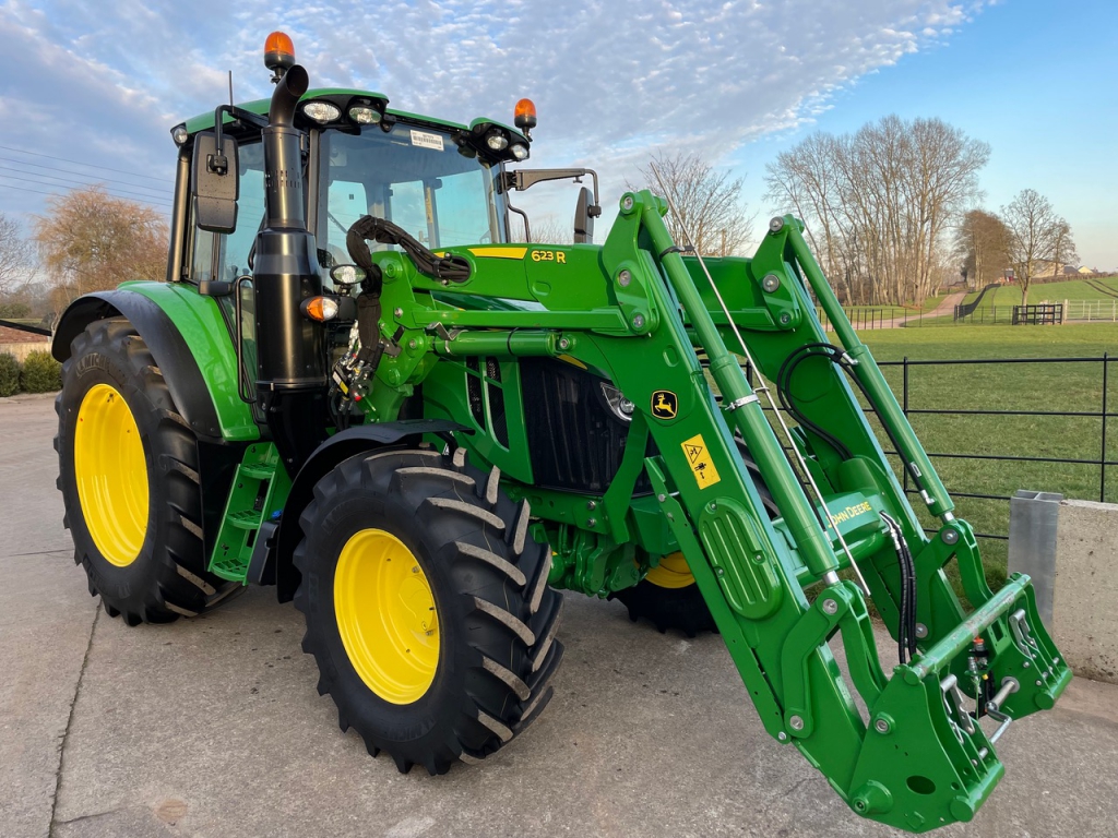 John Deere 6120M