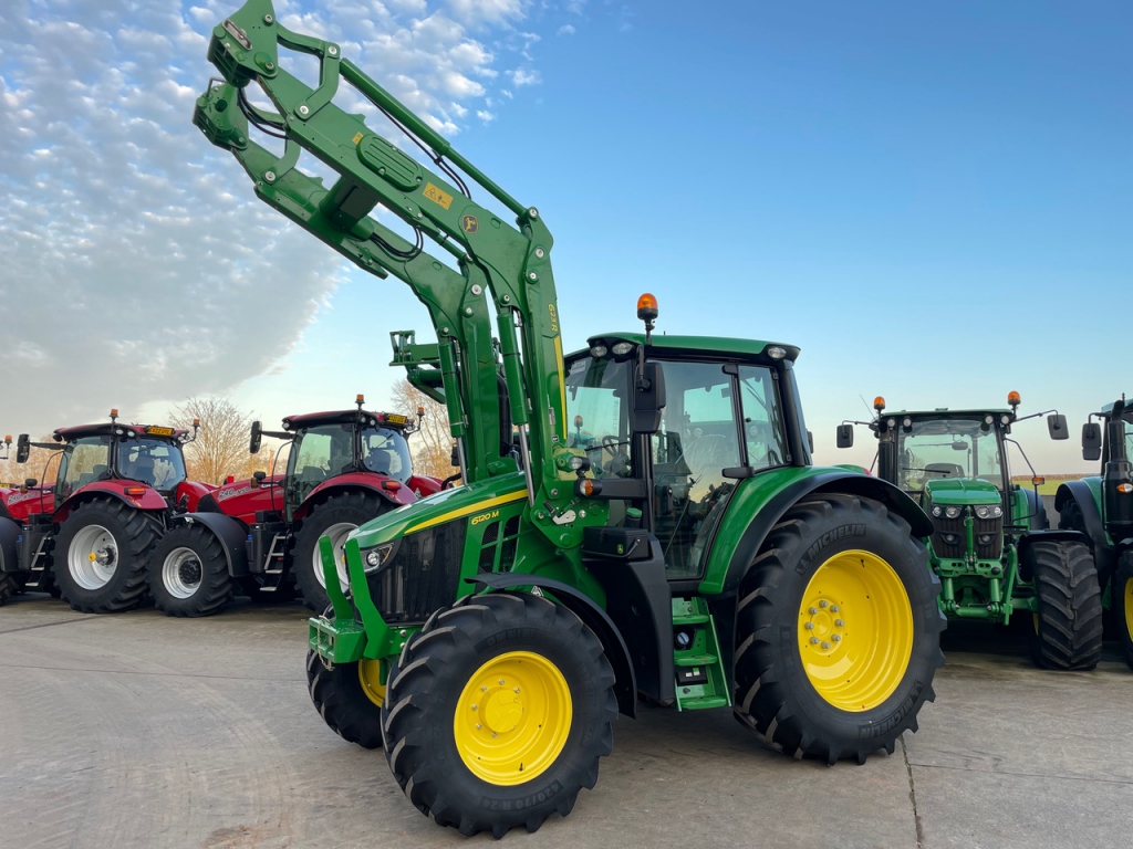 John Deere 6120M