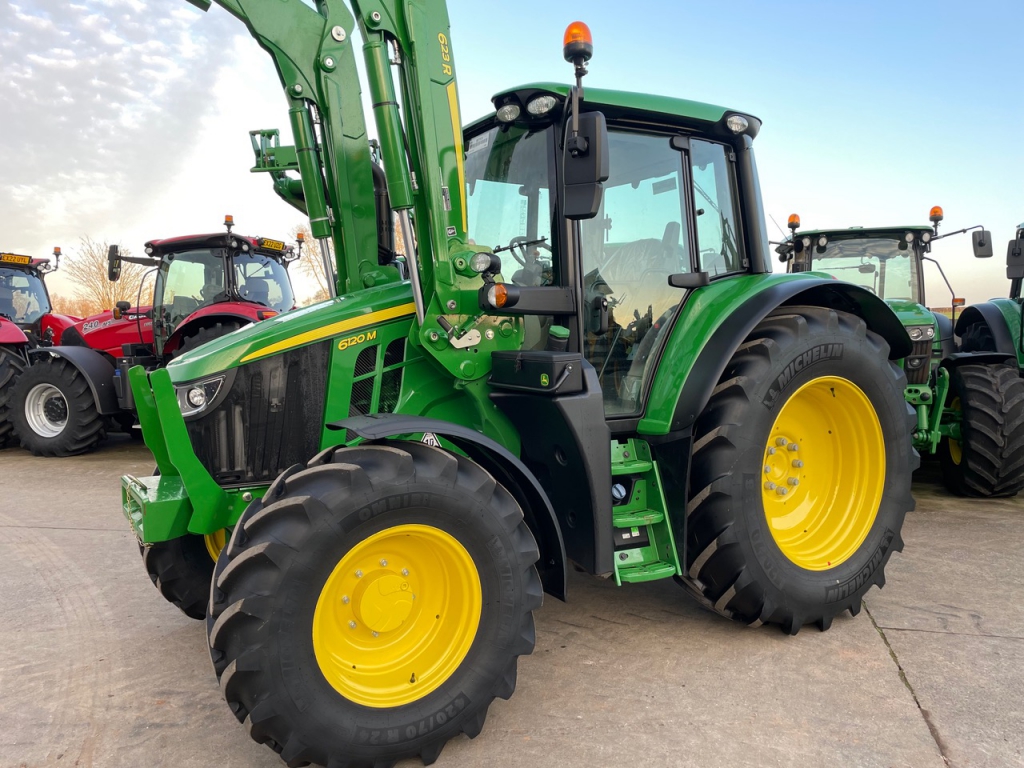 John Deere 6120M