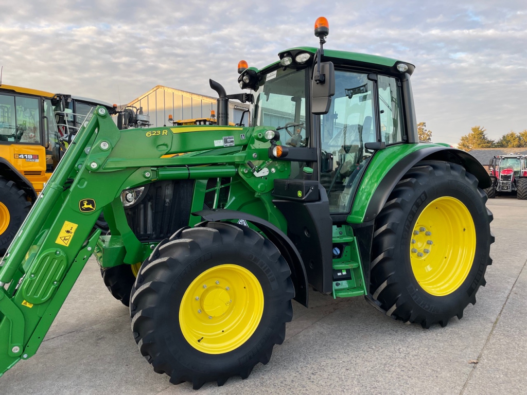 John Deere 6120M