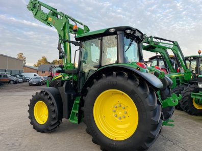 John Deere 6120M