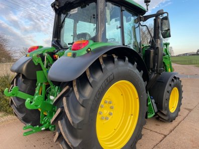 John Deere 6120M