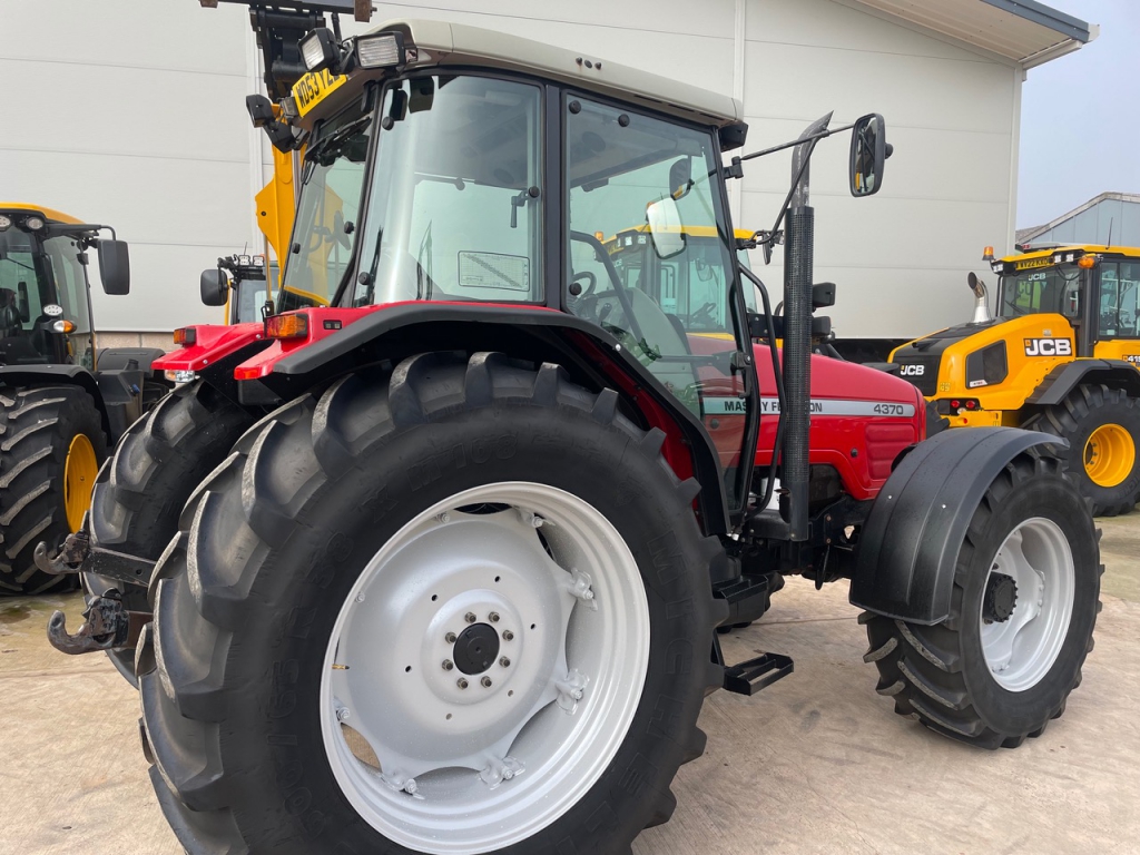 Massey Ferguson 4370