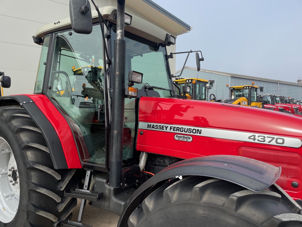 Massey Ferguson 4370