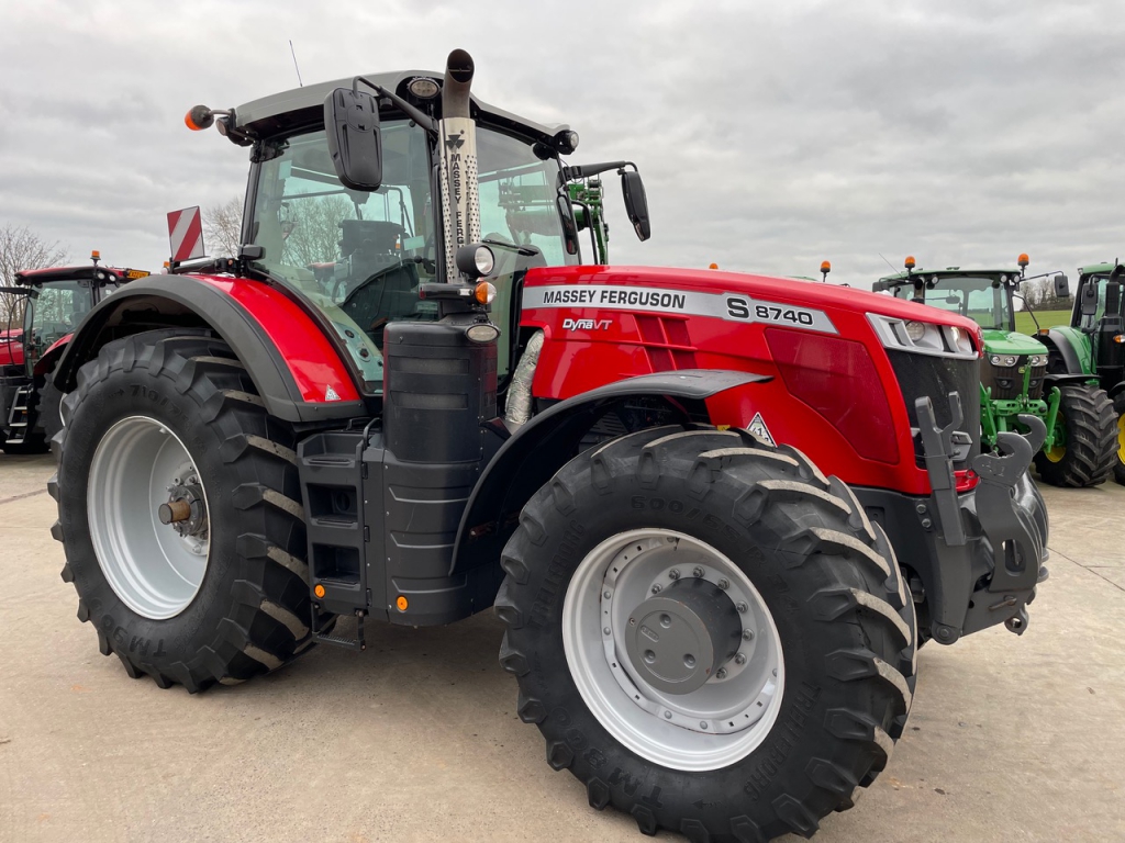 Massey Ferguson 8740S