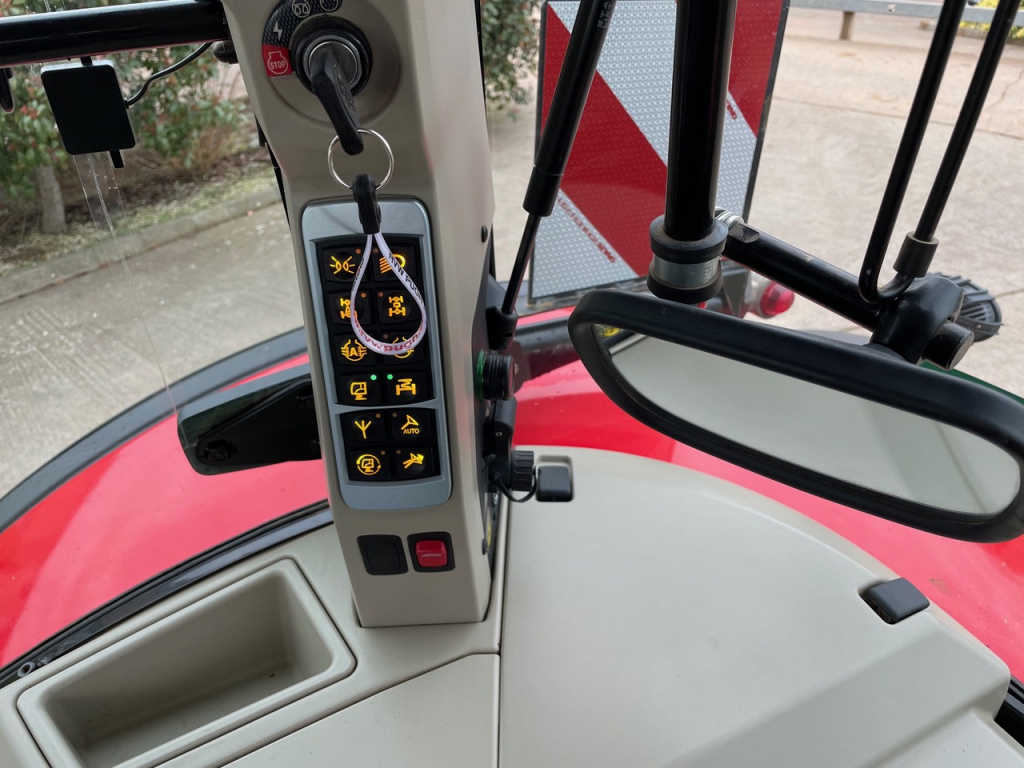 Massey Ferguson 8740S