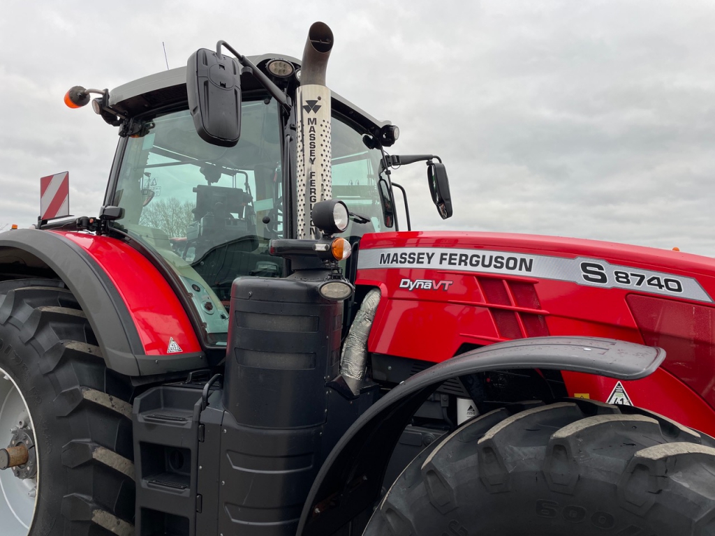 Massey Ferguson 8740S