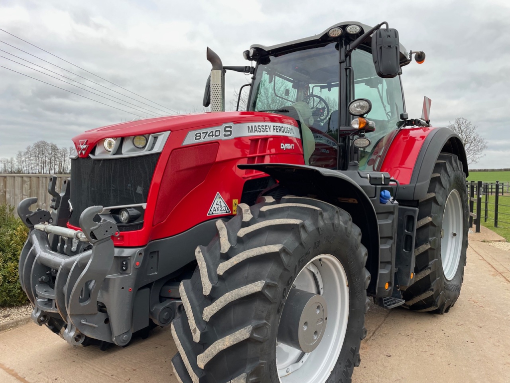 Massey Ferguson 8740S