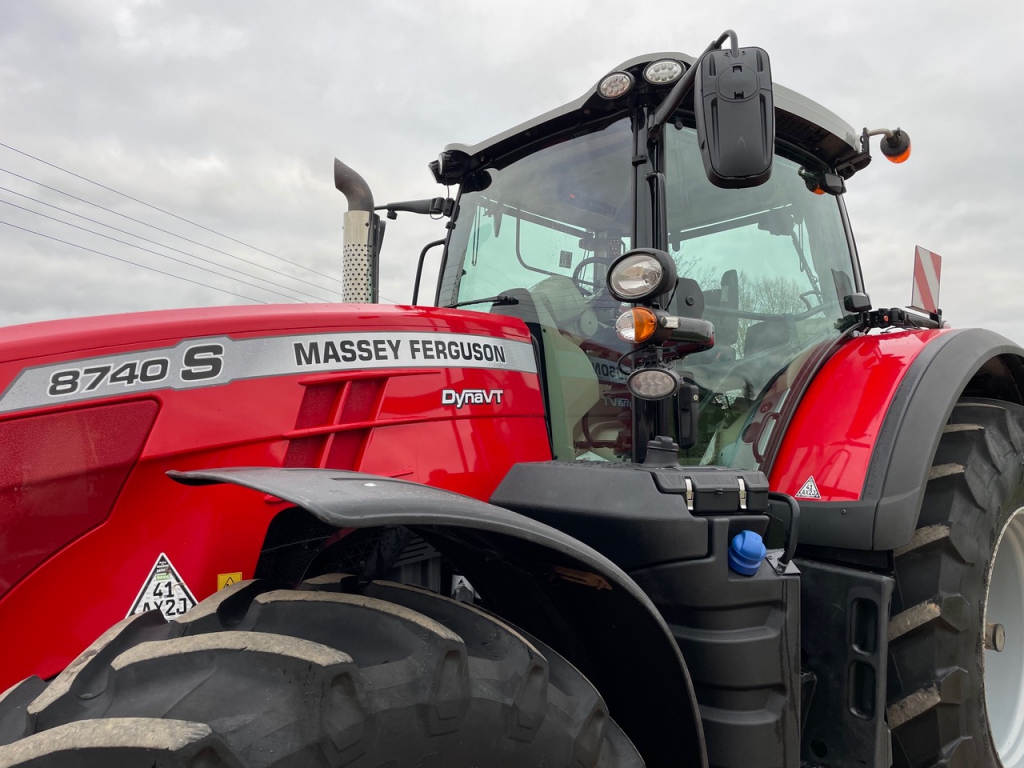 Massey Ferguson 8740S